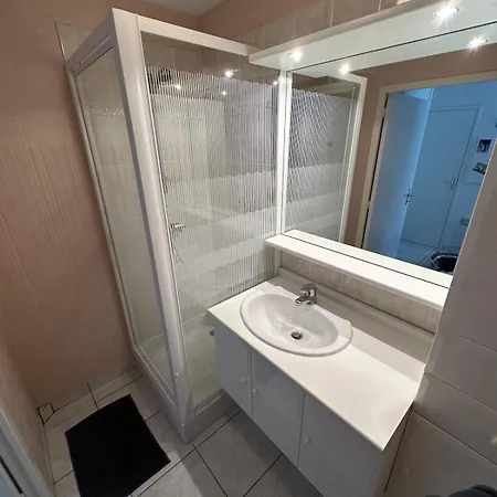 Appartement 2 Pieces 150 M De La Plage Avec Garage Prive Apartment Pornichet